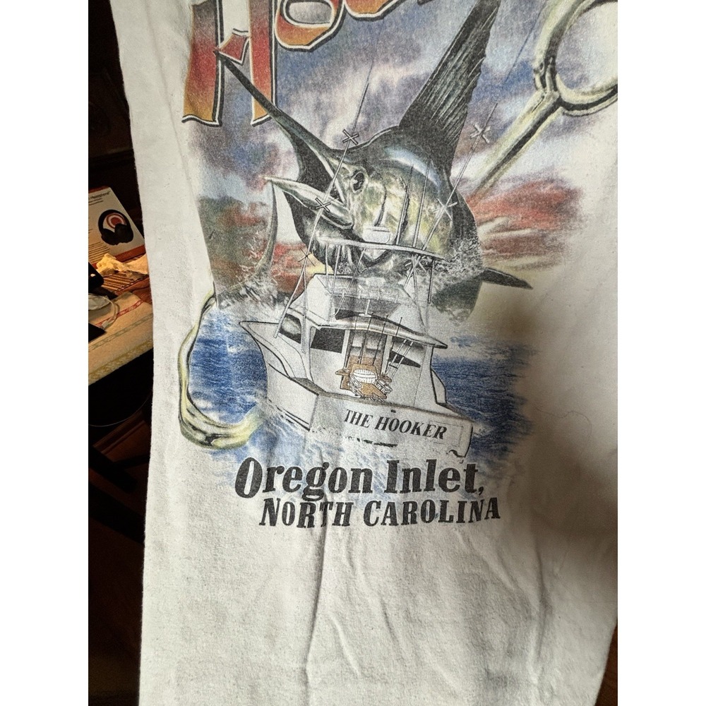 Vintage "The Hooker" Order Inlet NC Fishing Graphic T[W] - Picture 4 of 7
